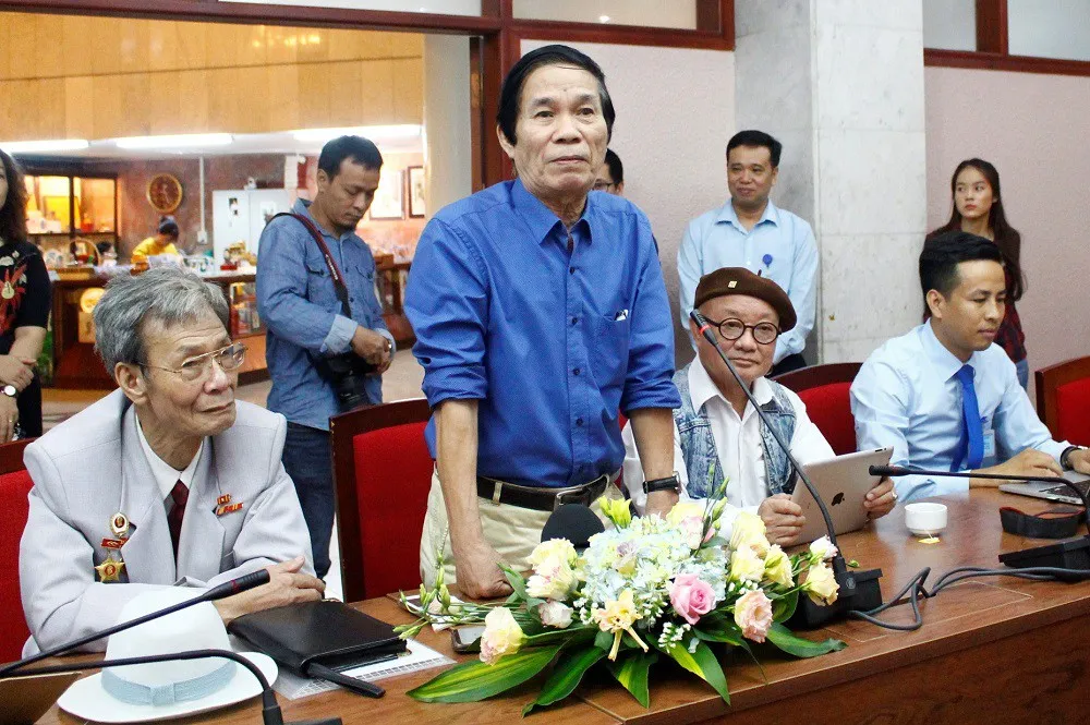 Ch&acirc;n dung Hồ Ch&iacute; Minh &ndash; G&oacute;c nh&igrave;n từ tranh cổ động (1969 &ndash; 2011): Khắc họa l&ecirc;n ch&acirc;n dung vị Cha gi&agrave; d&acirc;n tộc đầy b&igrave;nh dị - Ảnh 2.