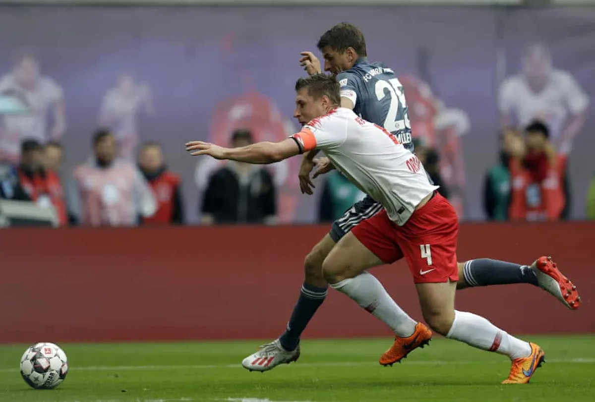 Hòa nhạt RB Leipzig, Bayern Munich có nguy cơ mất đĩa bạc Bundesliga - Ảnh 1. Hòa nhạt RB Leipzig, Bayern Munich có nguy cơ mất đĩa bạc Bundesliga - Ảnh 1.