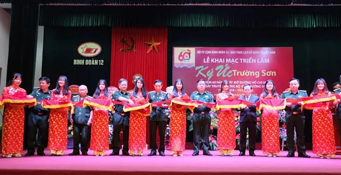 Trưng bày kỷ vật chiến trường của những người lính mở đường Trường Sơn - Ảnh 1. Trưng bày kỷ vật chiến trường của những người lính mở đường Trường Sơn - Ảnh 1.