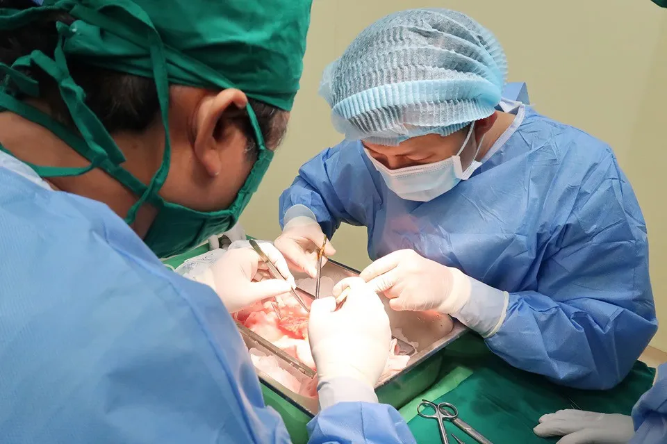 Cảm động: Em trai hiến thận cứu chị gái - Ảnh 1. Cảm động: Em trai hiến thận cứu chị gái - Ảnh 1.