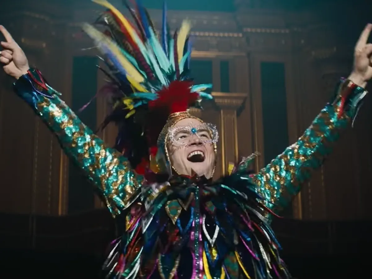 Chồng Elton John lạ lẫm với hình tượng danh ca trong “Rocketman” - Ảnh 2.