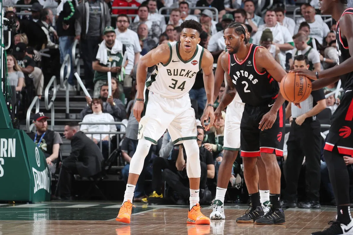 Antetokounmpo tiết lộ kế hoạch đóng băng Leonard trong hiệp 4 - Ảnh 1. Antetokounmpo tiết lộ kế hoạch đóng băng Leonard trong hiệp 4 - Ảnh 1.