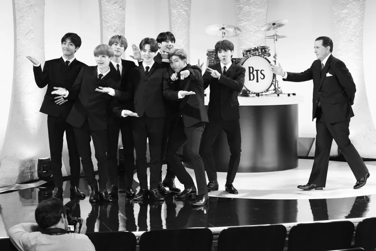 BTS bỗng hóa thành ban nhạc huyền thoại The Beatles - Ảnh 1.