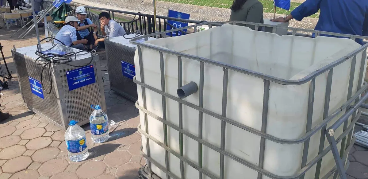 Hà Nội thí điểm làm sạch sông Tô Lịch bằng công nghệ Nhật Bản - Ảnh 1. Hà Nội thí điểm làm sạch sông Tô Lịch bằng công nghệ Nhật Bản - Ảnh 1.