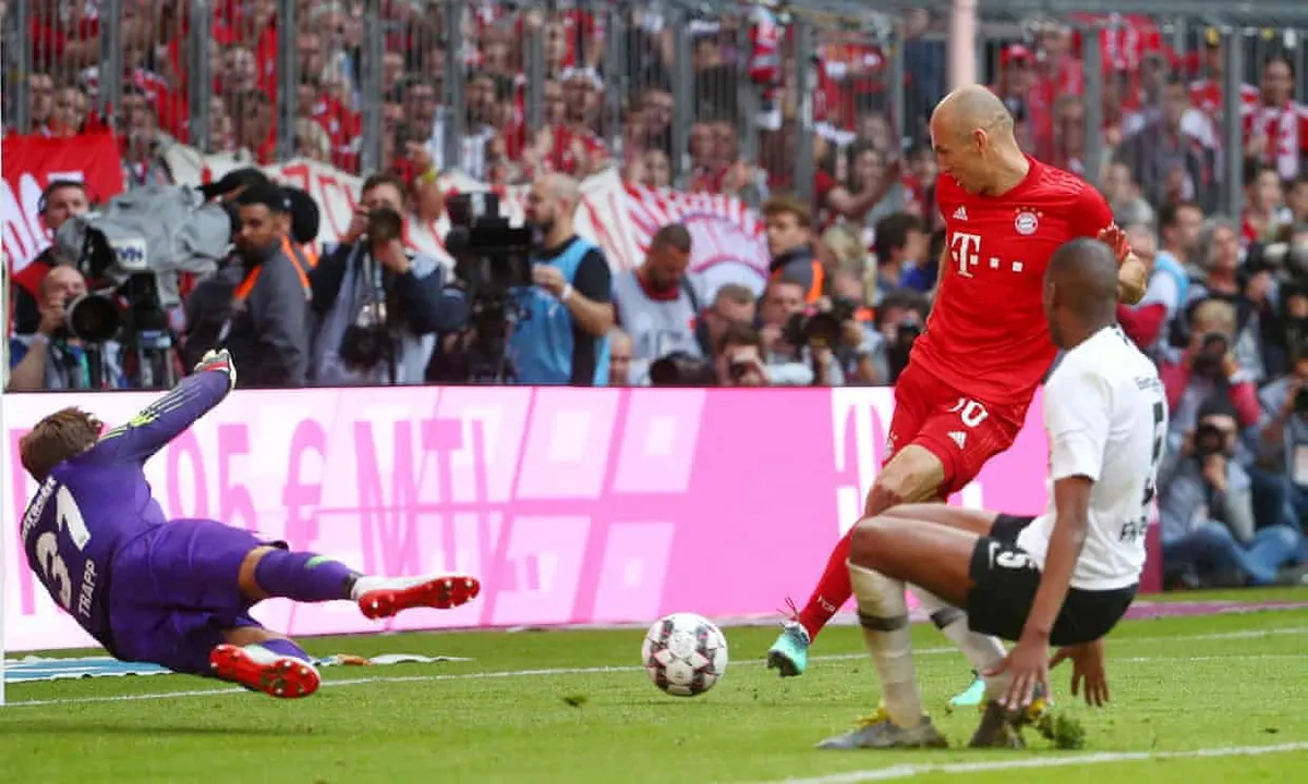 Bayern Munich chia tay đôi cánh thiên thần bằng đĩa bạc Bundesliga lần thứ 7 liên tiếp - Ảnh 2. Bayern Munich chia tay đôi cánh thiên thần bằng đĩa bạc Bundesliga lần thứ 7 liên tiếp - Ảnh 2.