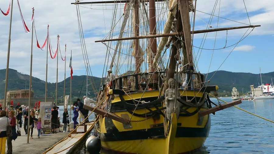 Italy: H&ograve;n đảo miễn ph&iacute; tiền ph&ograve;ng cho kh&aacute;ch nếu trời mưa - Ảnh 3.