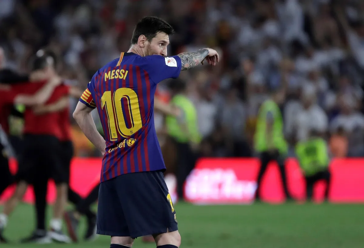 Báo Tây Ban Nha chỉ ra hàng loạt “tội” của HLV Valverde ở Barcelona - Ảnh 1. Báo Tây Ban Nha chỉ ra hàng loạt “tội” của HLV Valverde ở Barcelona - Ảnh 1.