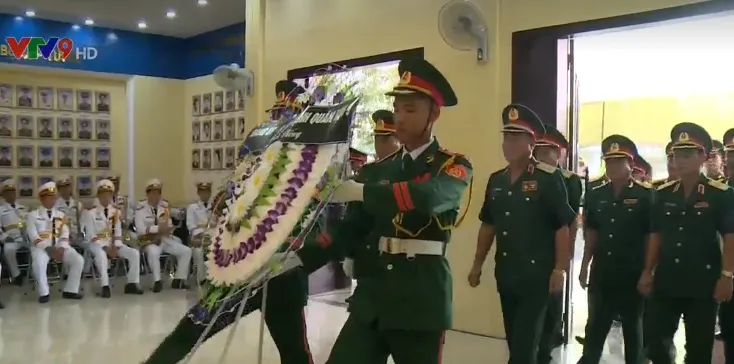 Đ&ocirc;ng đảo người d&acirc;n, cơ quan, lực lượng qu&acirc;n đội tại Cần Thơ viếng Đại tướng L&ecirc; Đức Anh - Ảnh 1.