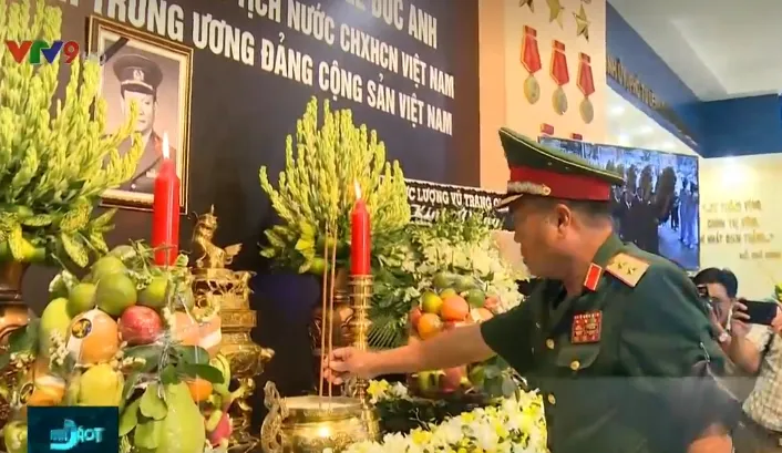 Đ&ocirc;ng đảo người d&acirc;n, cơ quan, lực lượng qu&acirc;n đội tại Cần Thơ viếng Đại tướng L&ecirc; Đức Anh - Ảnh 2.