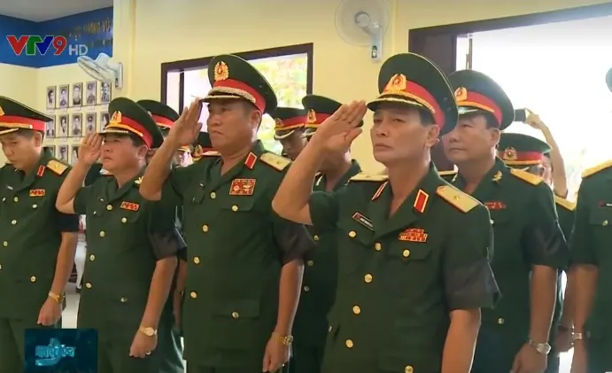 Đ&ocirc;ng đảo người d&acirc;n, cơ quan, lực lượng qu&acirc;n đội tại Cần Thơ viếng Đại tướng L&ecirc; Đức Anh - Ảnh 3.