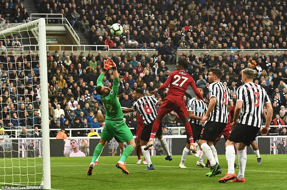 Newcastle 2-3 Liverpool: Trong rủi có may, The Kop giành ngôi đầu nhờ cái tên không ai ngờ tới - Ảnh 6. Newcastle 2-3 Liverpool: Trong rủi có may, The Kop giành ngôi đầu nhờ cái tên không ai ngờ tới - Ảnh 6.