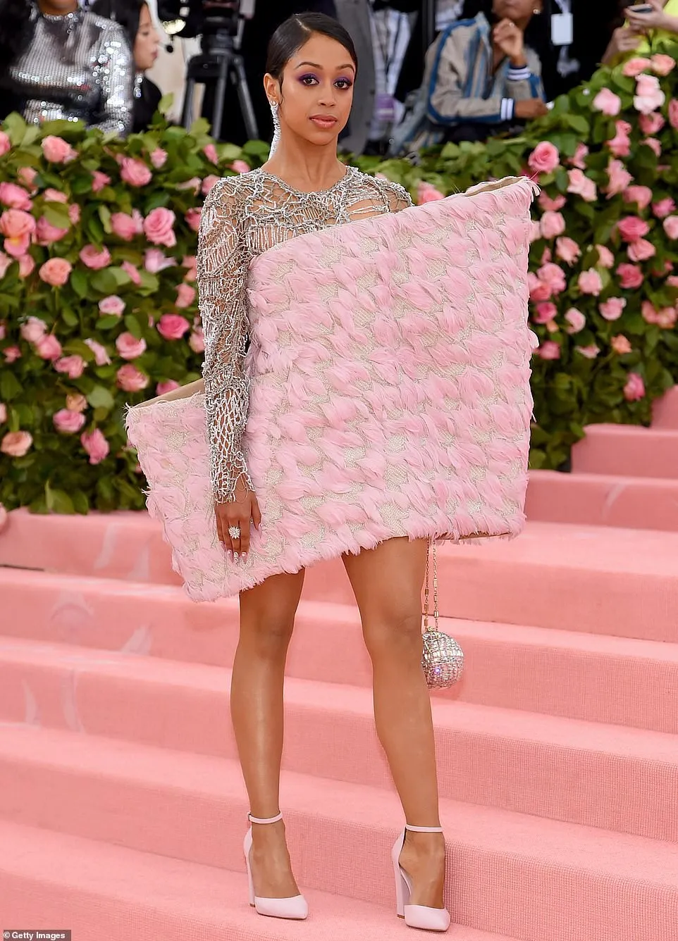 Những bộ cánh thảm hoạ trong Met Gala 2019 - Ảnh 8.