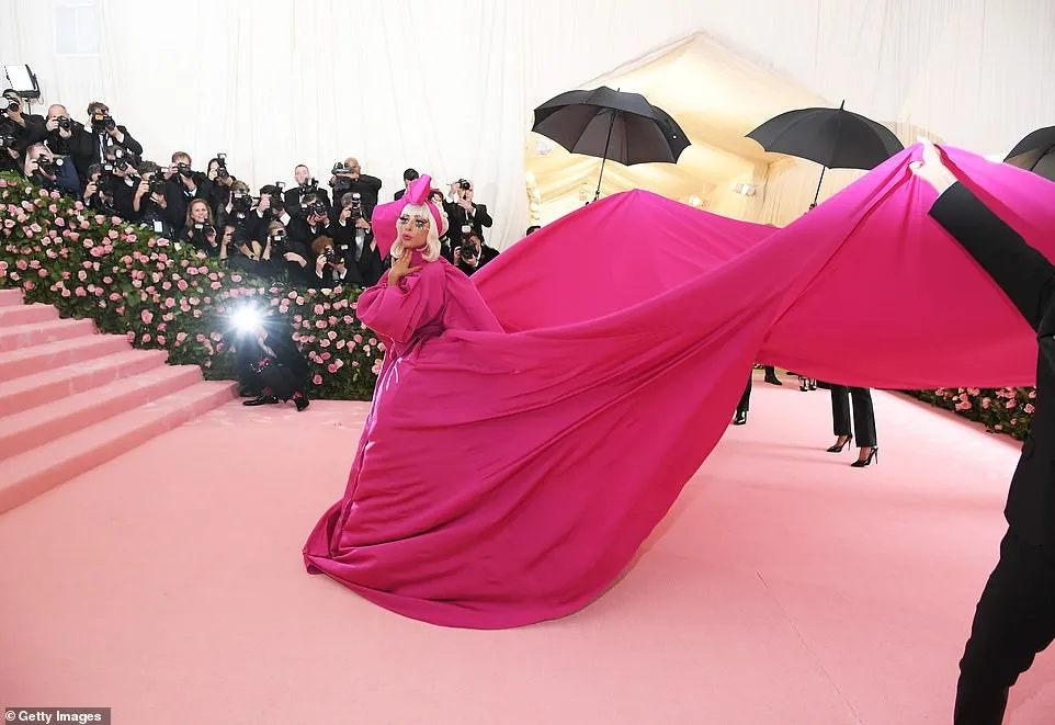 Lady Gaga, Katy Perry và Cardi B rực sáng trên thảm đỏ Met Gala 2019 - Ảnh 8.