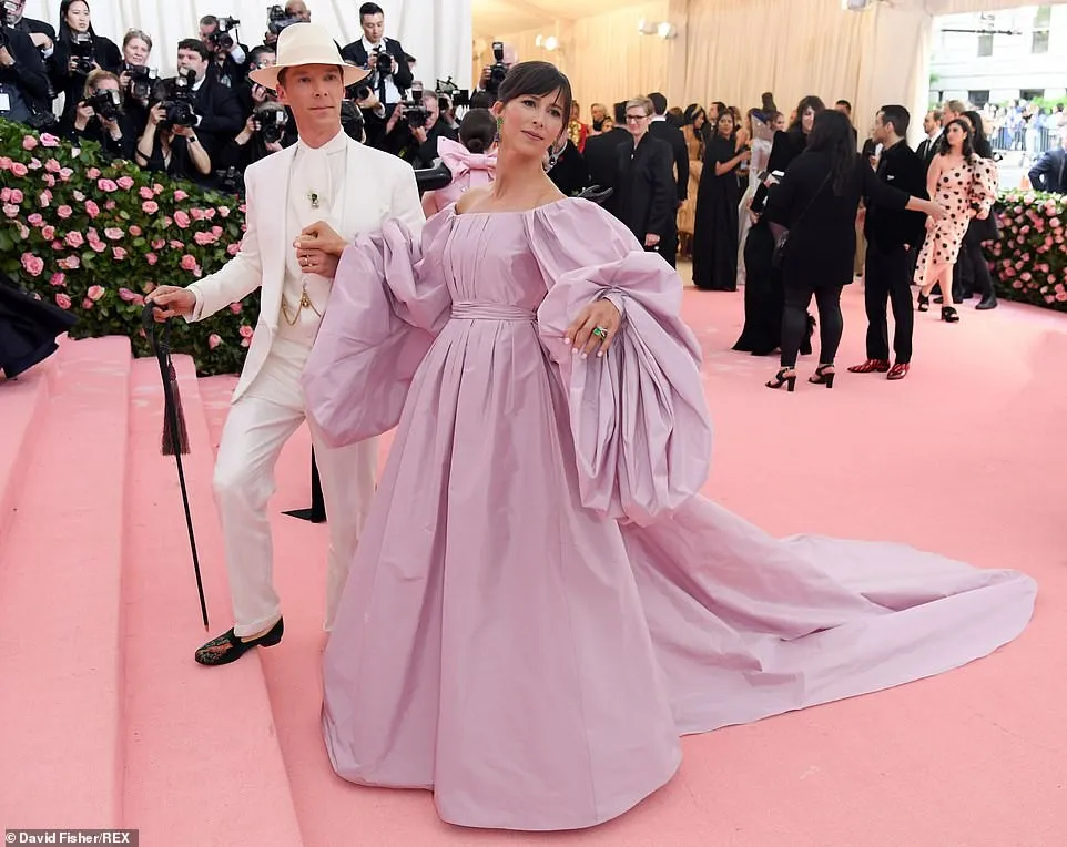 Lady Gaga, Katy Perry và Cardi B rực sáng trên thảm đỏ Met Gala 2019 - Ảnh 17.