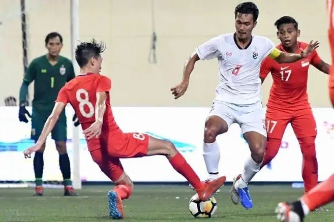 Thất bại trước U23 Singapore, HLV U23 Thái Lan xin từ chức - Ảnh 1. Thất bại trước U23 Singapore, HLV U23 Thái Lan xin từ chức - Ảnh 1.