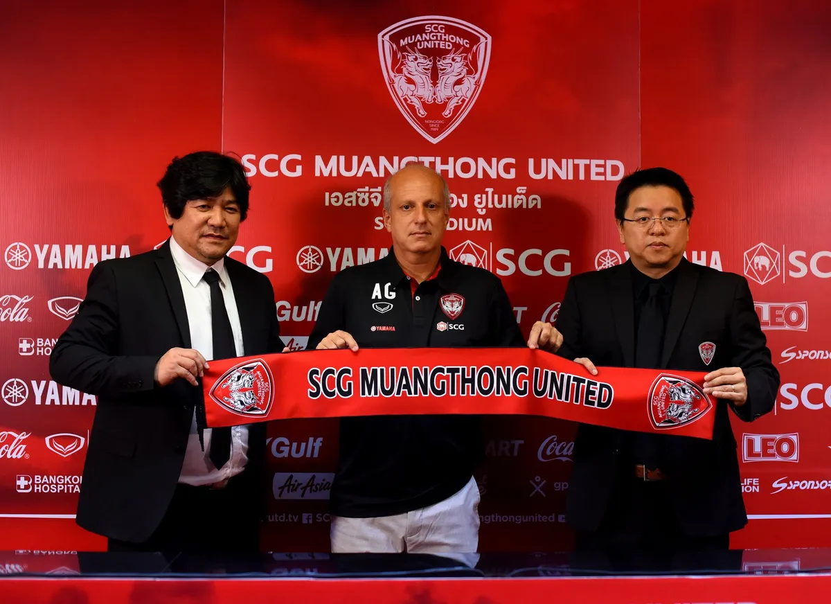 Cựu HLV U23 Thái Lan trở thành thầy mới của Văn Lâm ở Muangthong United - Ảnh 1. Cựu HLV U23 Thái Lan trở thành thầy mới của Văn Lâm ở Muangthong United - Ảnh 1.
