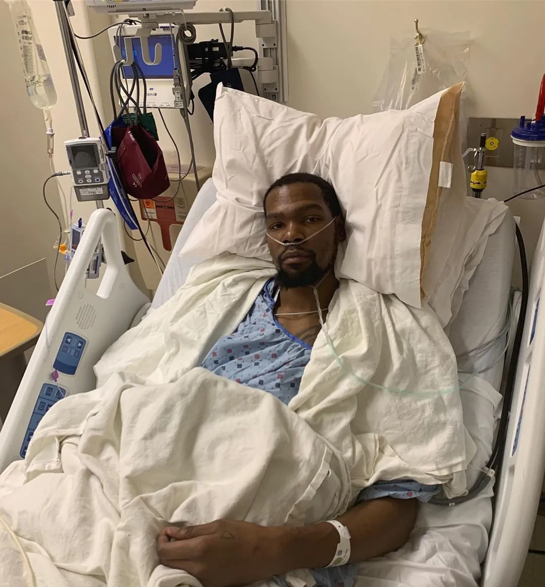Kevin Durant đã phẫu thuật thành công chấn thương dây chằng - Ảnh 1. Kevin Durant đã phẫu thuật thành công chấn thương dây chằng - Ảnh 1.