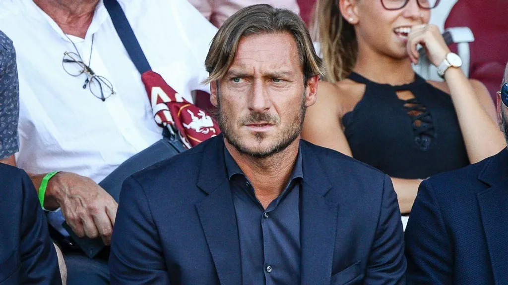 Totti tiết lộ lý do chia tay AS Roma - Ảnh 4. Totti tiết lộ lý do chia tay AS Roma - Ảnh 4.