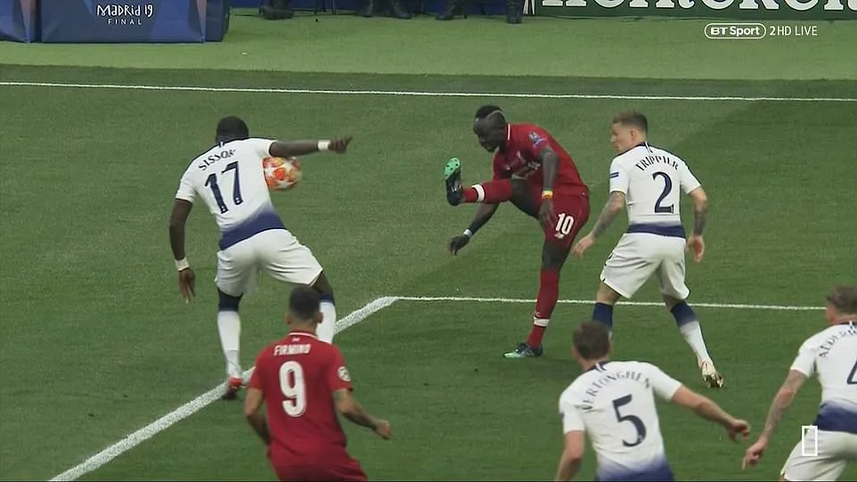 Toàn cảnh chiến thắng xứng đáng của Liverpool trước Tottenham - Ảnh 3. Toàn cảnh chiến thắng xứng đáng của Liverpool trước Tottenham - Ảnh 3.