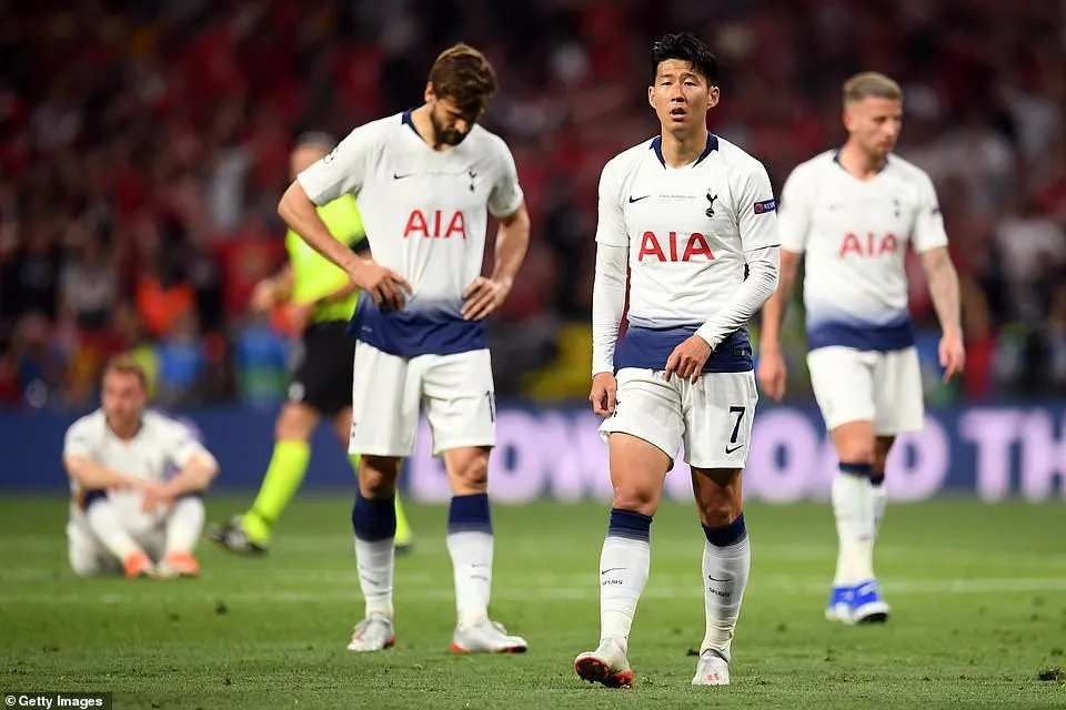 Toàn cảnh chiến thắng xứng đáng của Liverpool trước Tottenham - Ảnh 15. Toàn cảnh chiến thắng xứng đáng của Liverpool trước Tottenham - Ảnh 15.