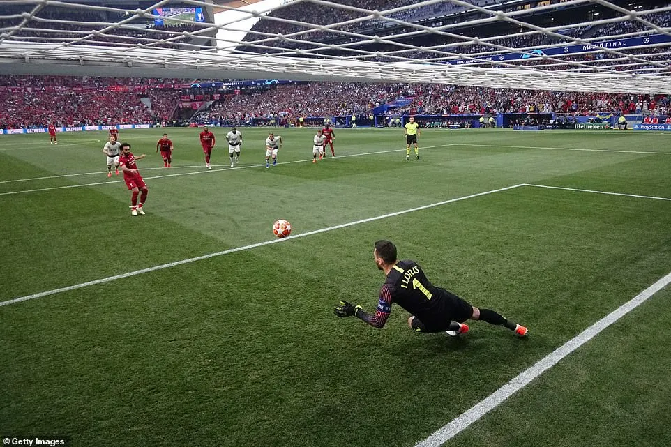 Vì sao trọng tài không sử dụng VAR khi cho Liverpool hưởng phạt đền? - Ảnh 3. Vì sao trọng tài không sử dụng VAR khi cho Liverpool hưởng phạt đền? - Ảnh 3.