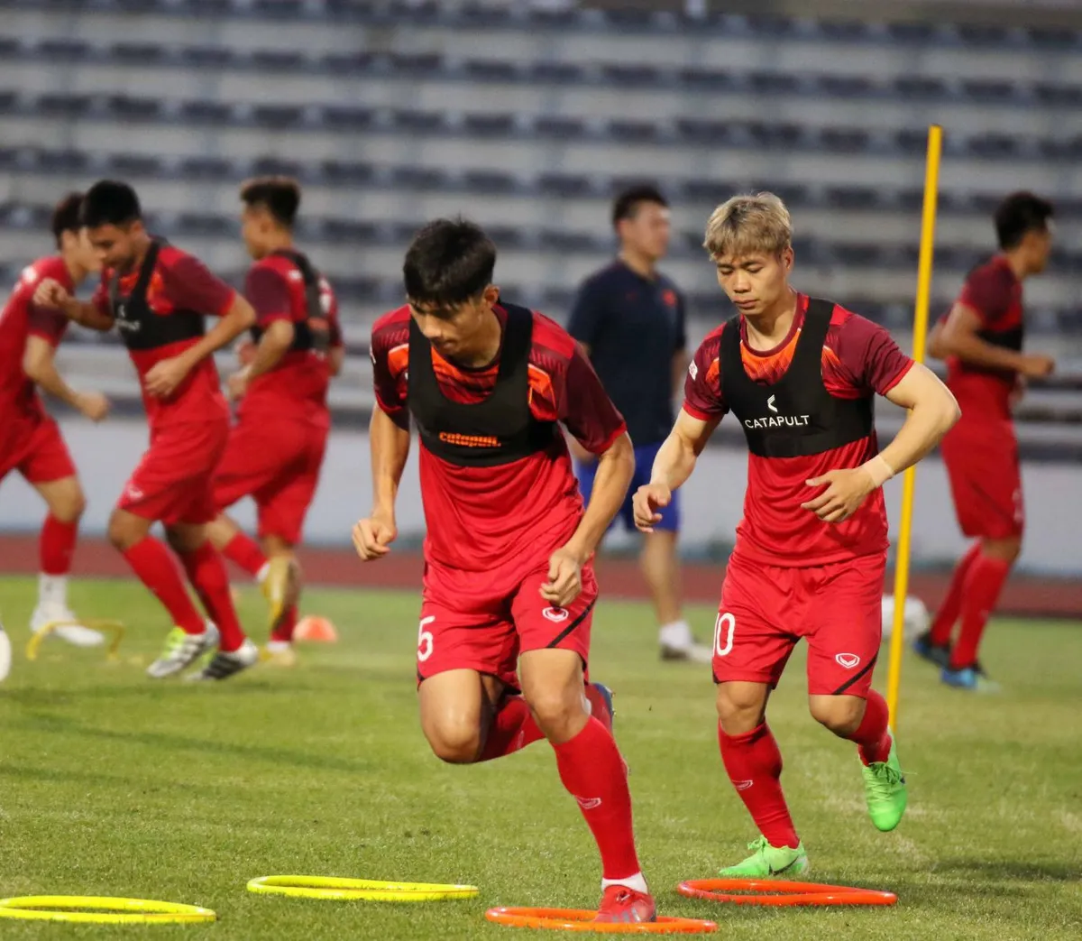 Buổi tập đầu tiên của ĐT Việt Nam tại Buriram: Khởi động nhẹ nhàng cho Kings Cup 2019 - Ảnh 11. Buổi tập đầu tiên của ĐT Việt Nam tại Buriram: Khởi động nhẹ nhàng cho Kings Cup 2019 - Ảnh 11.