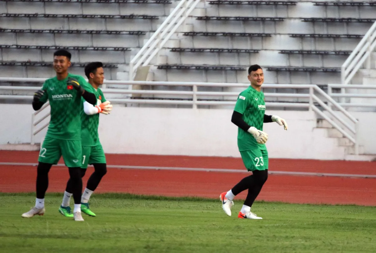Buổi tập đầu tiên của ĐT Việt Nam tại Buriram: Khởi động nhẹ nhàng cho Kings Cup 2019 - Ảnh 4. Buổi tập đầu tiên của ĐT Việt Nam tại Buriram: Khởi động nhẹ nhàng cho Kings Cup 2019 - Ảnh 4.
