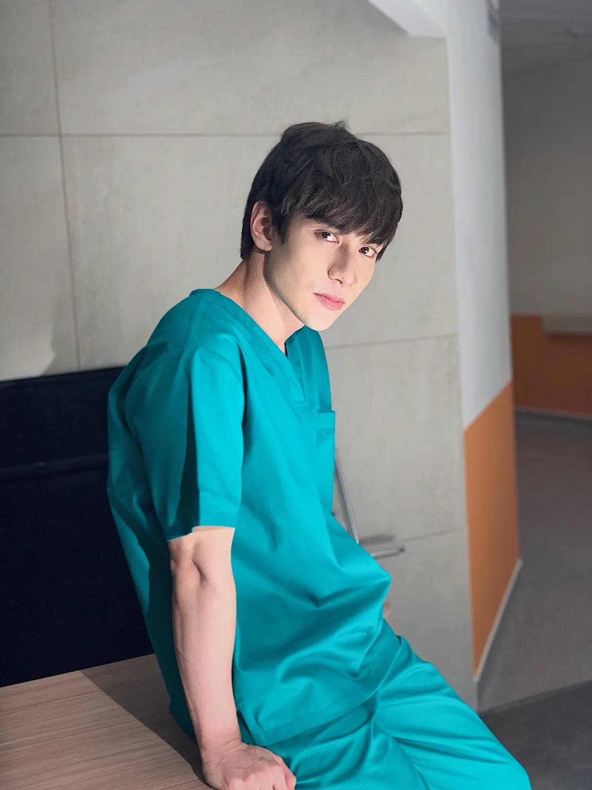 Dũng Bino ho&aacute; th&acirc;n xuất thần trong vai b&aacute;c sĩ Phan trong phim Bệnh viện thần &aacute;i - Ảnh 3.