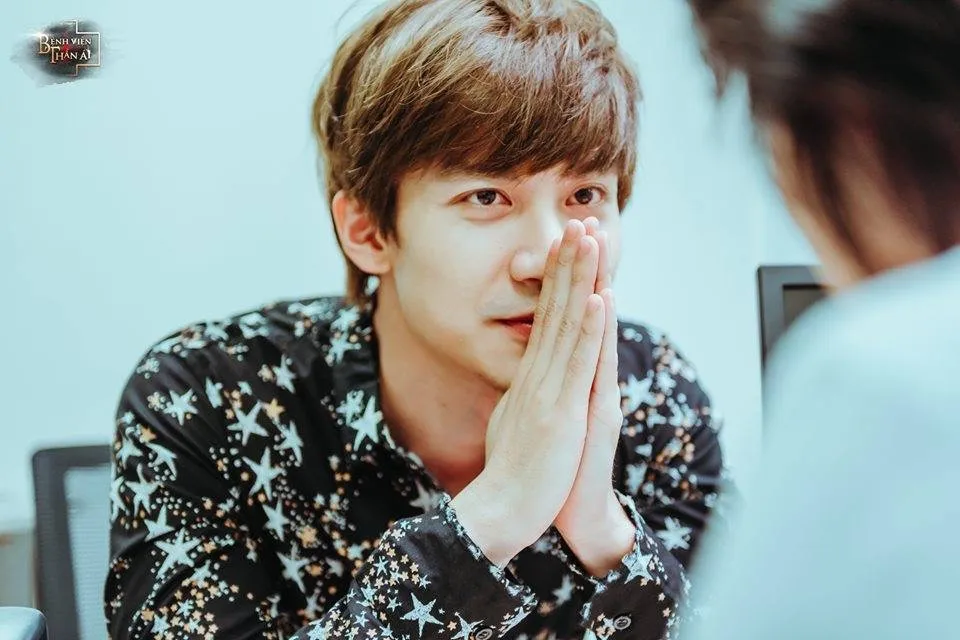 Dũng Bino ho&aacute; th&acirc;n xuất thần trong vai b&aacute;c sĩ Phan trong phim Bệnh viện thần &aacute;i - Ảnh 2.