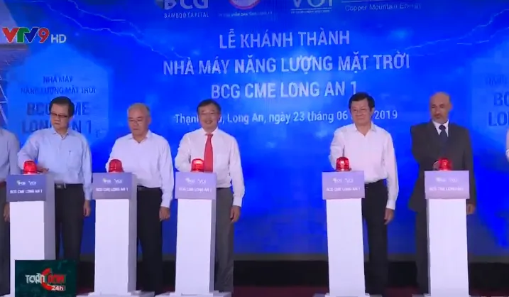 Nhà máy năng lượng mặt trời lớn nhất miền Tây đi vào hoạt động - Ảnh 1. Nhà máy năng lượng mặt trời lớn nhất miền Tây đi vào hoạt động - Ảnh 1.