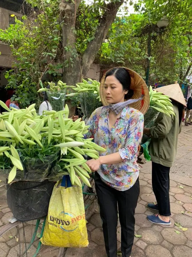 Cô bán hoa khiến ông Sơn si mê trong Về nhà đi con gây bất ngờ với nhan sắc ngoài đời - Ảnh 8.