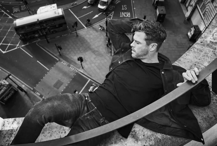 Ngây ngất với bộ ảnh mới của Thầm sấm Chris Hemsworth - Ảnh 3.