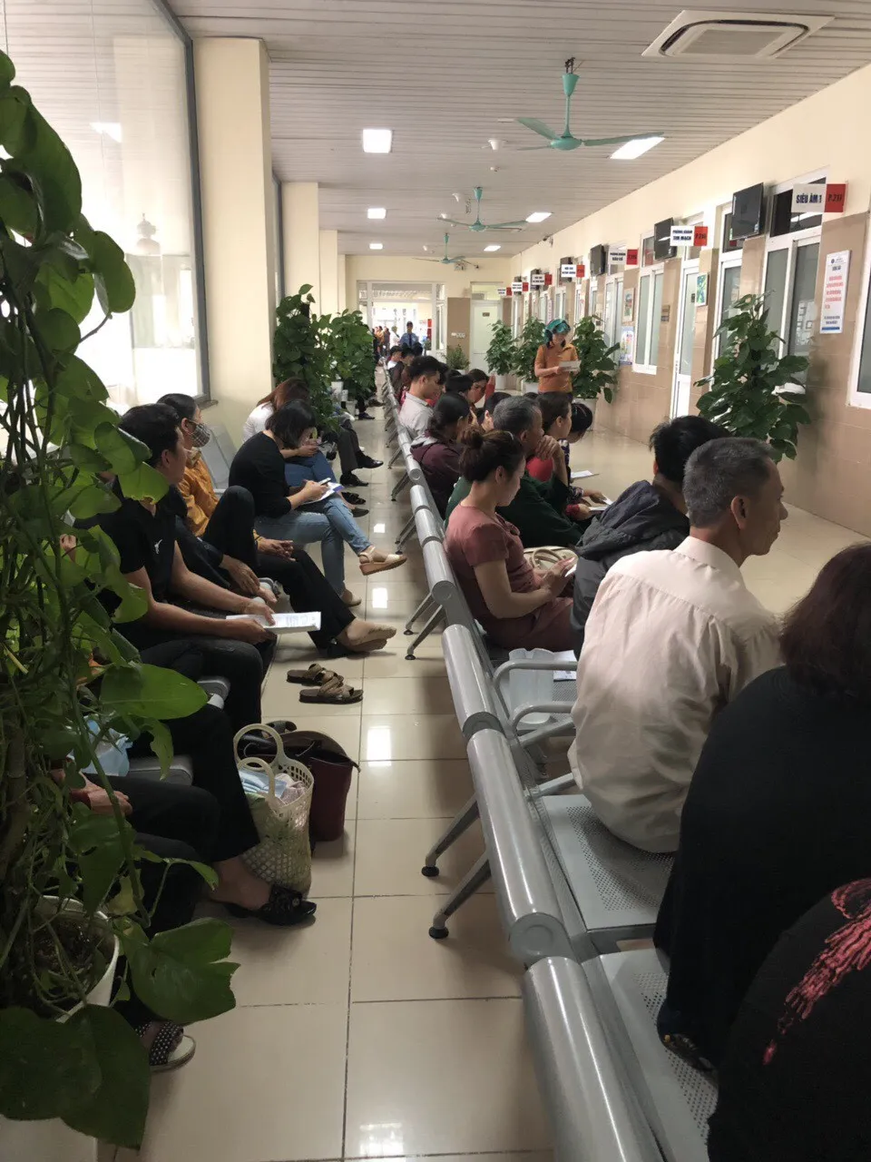 Bệnh viện tăng cường chống nóng cho người bệnh - Ảnh 4. Bệnh viện tăng cường chống nóng cho người bệnh - Ảnh 4.