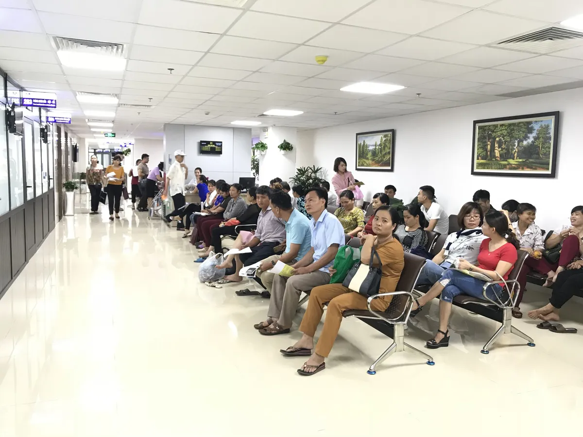 Bệnh viện tăng cường chống nóng cho người bệnh - Ảnh 1. Bệnh viện tăng cường chống nóng cho người bệnh - Ảnh 1.