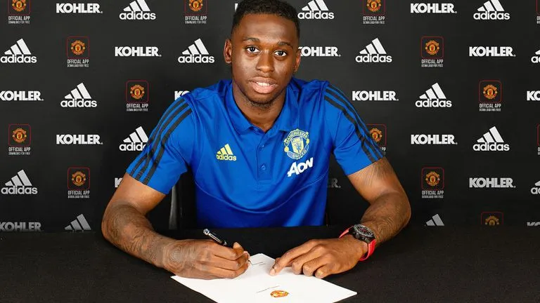 HLV Solsjaer tiết lộ lý do Man Utd phải chiêu mộ Wan-Bissaka - Ảnh 1. HLV Solsjaer tiết lộ lý do Man Utd phải chiêu mộ Wan-Bissaka - Ảnh 1.