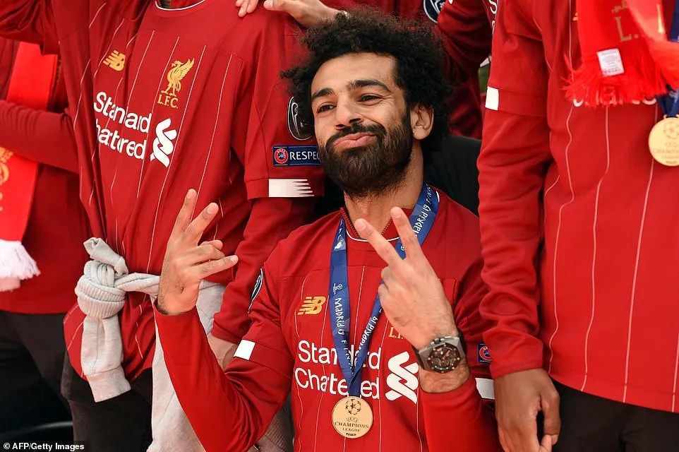 ẢNH: Biển người tại Liverpool chào đón nhà tân vô địch Champions League - Ảnh 8. ẢNH: Biển người tại Liverpool chào đón nhà tân vô địch Champions League - Ảnh 8.