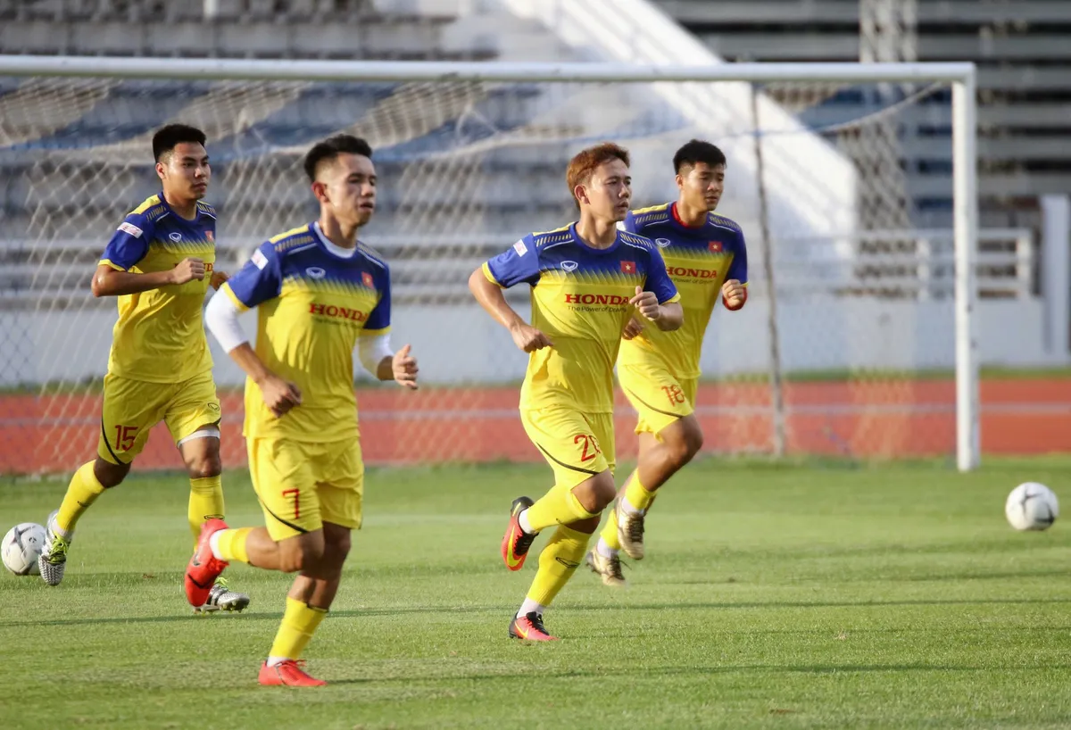 ĐT Việt Nam tập nhẹ, sẵn sàng cho trận chung kết Kings Cup 2019 gặp ĐT Curacao - Ảnh 15. ĐT Việt Nam tập nhẹ, sẵn sàng cho trận chung kết Kings Cup 2019 gặp ĐT Curacao - Ảnh 15.