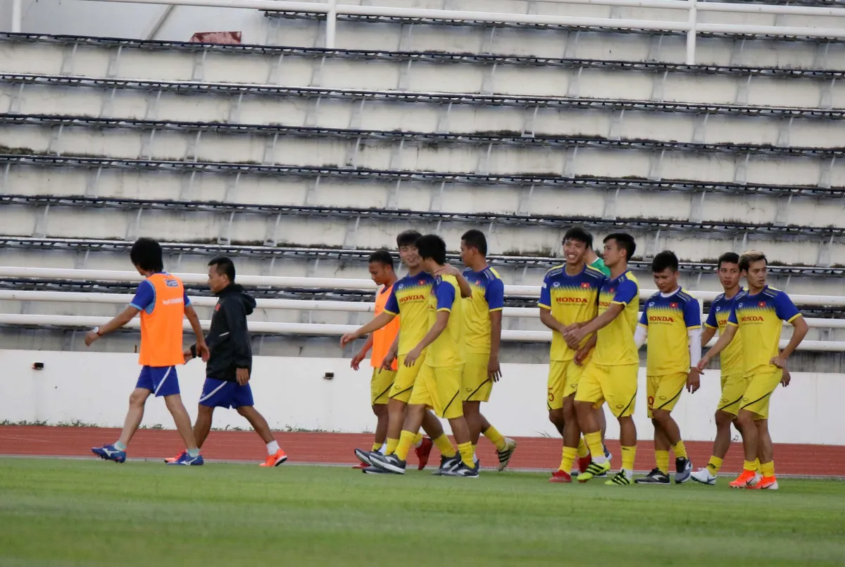 ĐT Việt Nam tập nhẹ, sẵn sàng cho trận chung kết Kings Cup 2019 gặp ĐT Curacao - Ảnh 10. ĐT Việt Nam tập nhẹ, sẵn sàng cho trận chung kết Kings Cup 2019 gặp ĐT Curacao - Ảnh 10.