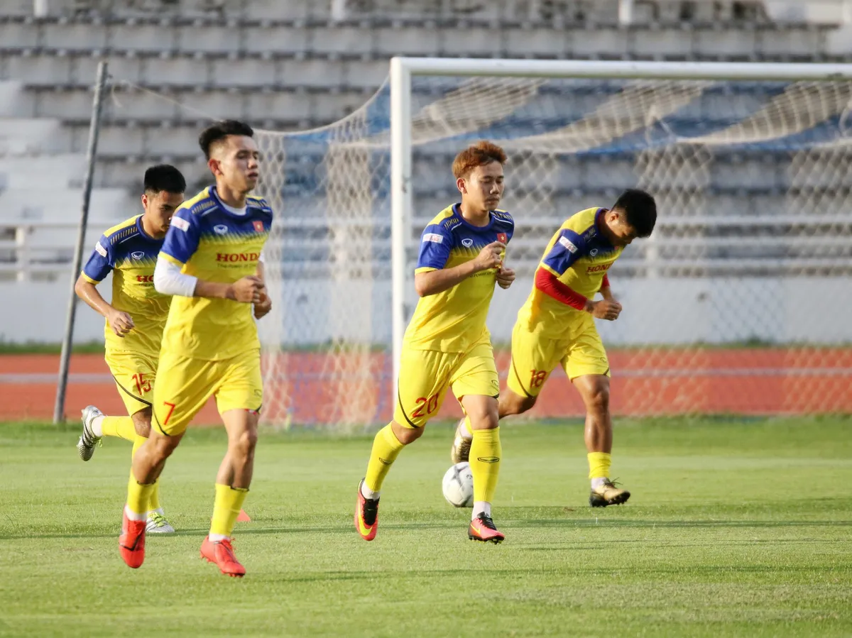 ĐT Việt Nam tập nhẹ, sẵn sàng cho trận chung kết Kings Cup 2019 gặp ĐT Curacao - Ảnh 4. ĐT Việt Nam tập nhẹ, sẵn sàng cho trận chung kết Kings Cup 2019 gặp ĐT Curacao - Ảnh 4.