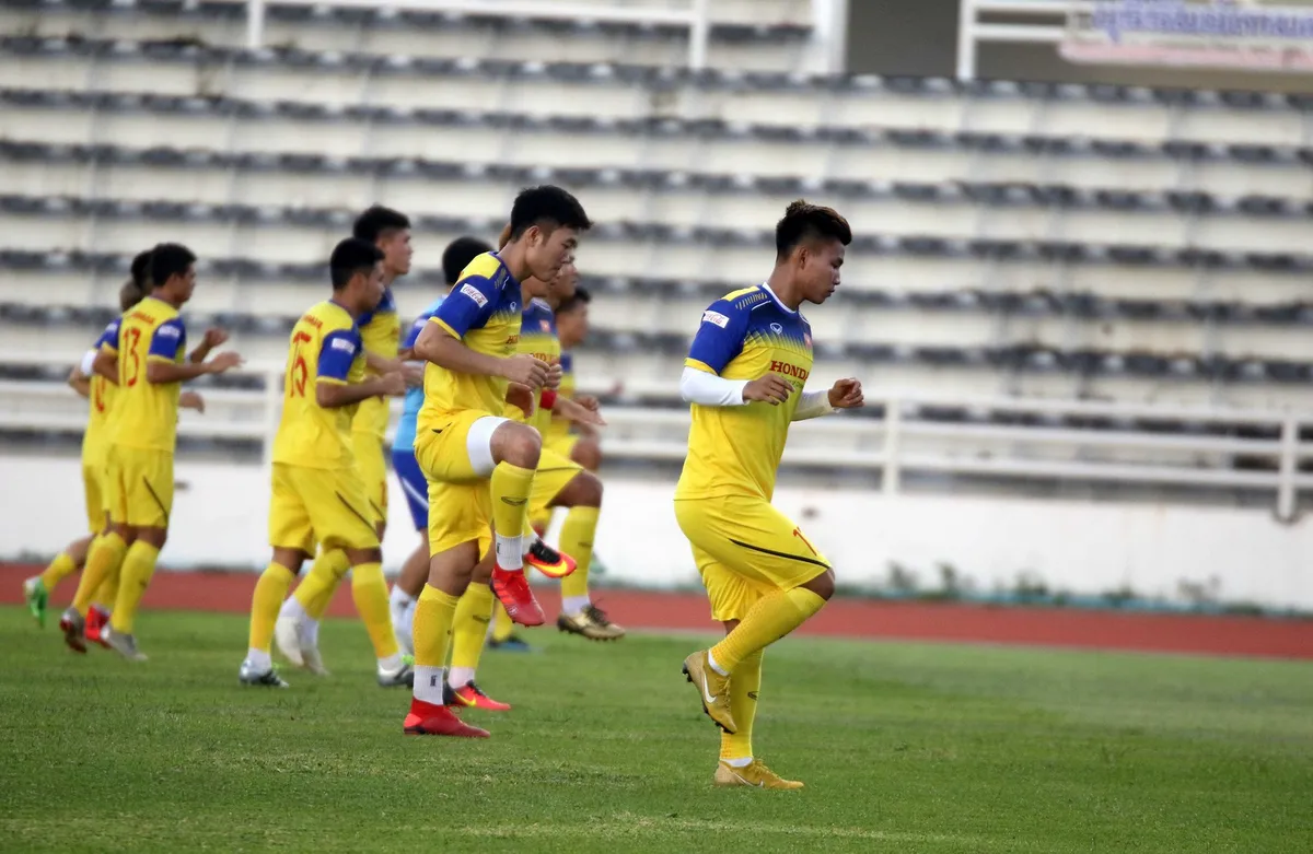 ĐT Việt Nam tập nhẹ, sẵn sàng cho trận chung kết Kings Cup 2019 gặp ĐT Curacao - Ảnh 2. ĐT Việt Nam tập nhẹ, sẵn sàng cho trận chung kết Kings Cup 2019 gặp ĐT Curacao - Ảnh 2.