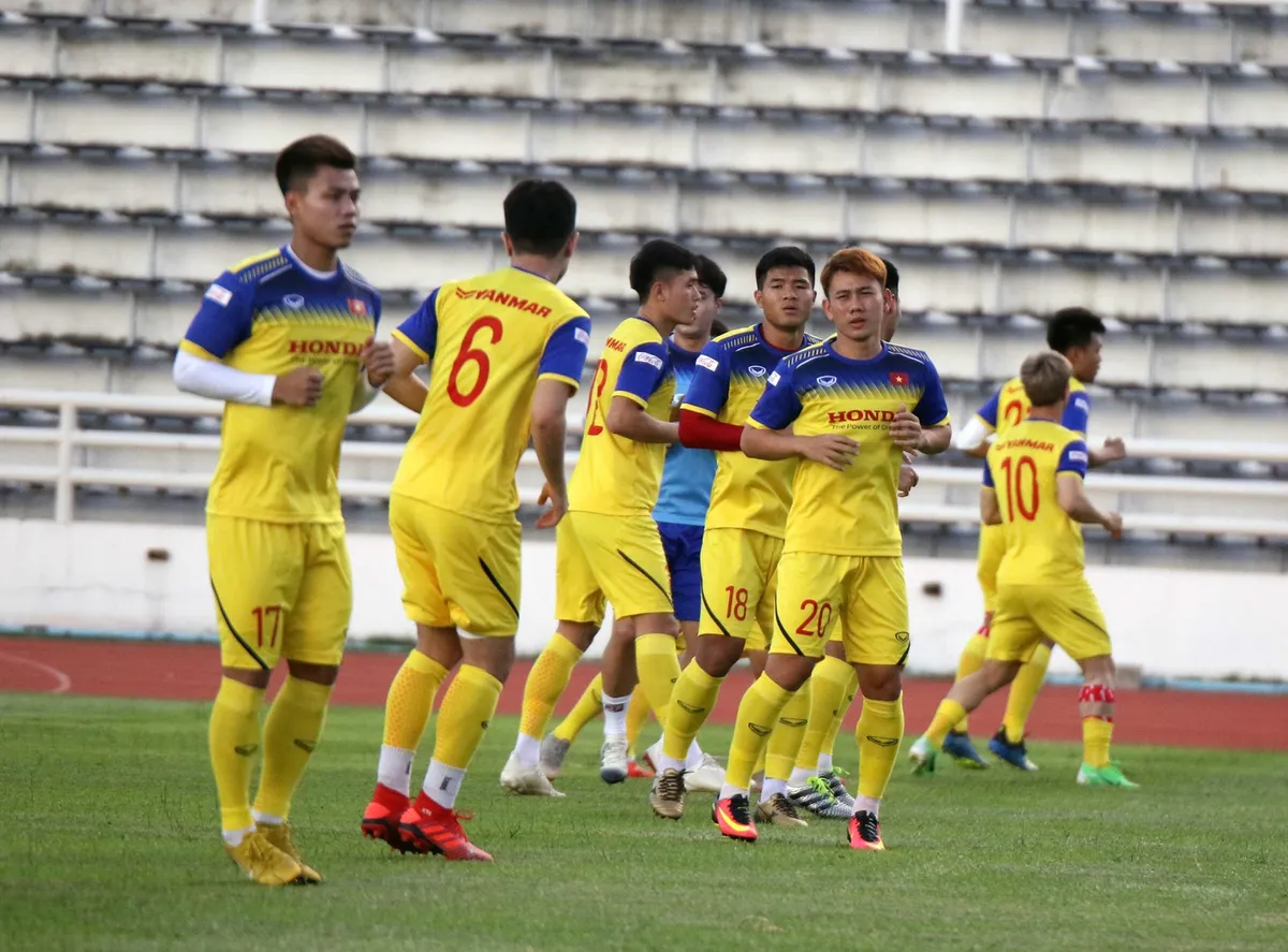 ĐT Việt Nam tập nhẹ, sẵn sàng cho trận chung kết Kings Cup 2019 gặp ĐT Curacao - Ảnh 1. ĐT Việt Nam tập nhẹ, sẵn sàng cho trận chung kết Kings Cup 2019 gặp ĐT Curacao - Ảnh 1.
