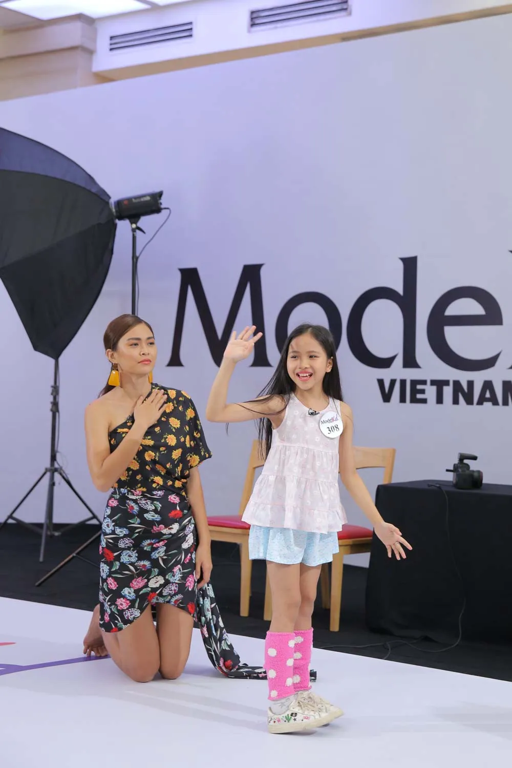 Tuyết Lan ra sức dùng bảo bối chiêu dụ các người mẫu nhí tại Model Kid Vietnam 2019 - Ảnh 4.