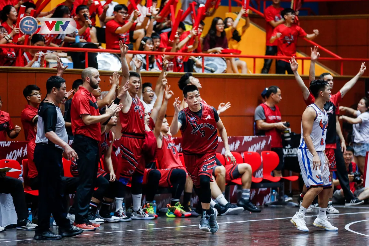 VBA 2019: Thang Long Warriors giành chiến thắng nghẹt thở ở trận derby - Ảnh 2. VBA 2019: Thang Long Warriors giành chiến thắng nghẹt thở ở trận derby - Ảnh 2.