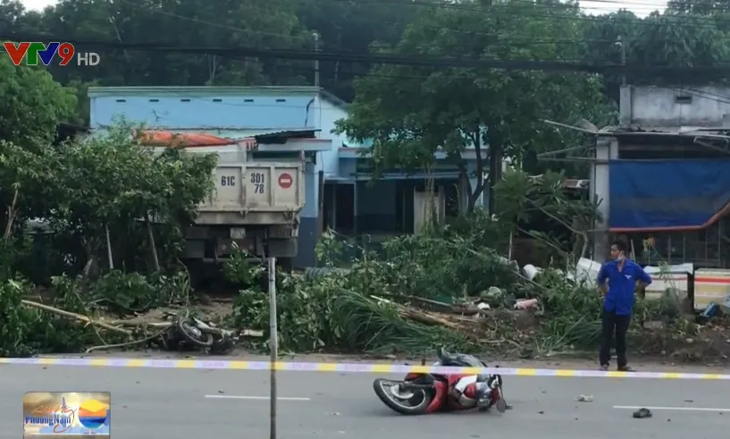 Xe ben tông xe máy, đâm vào nhà dân khiến 1 người thiệt mạng - Ảnh 1.