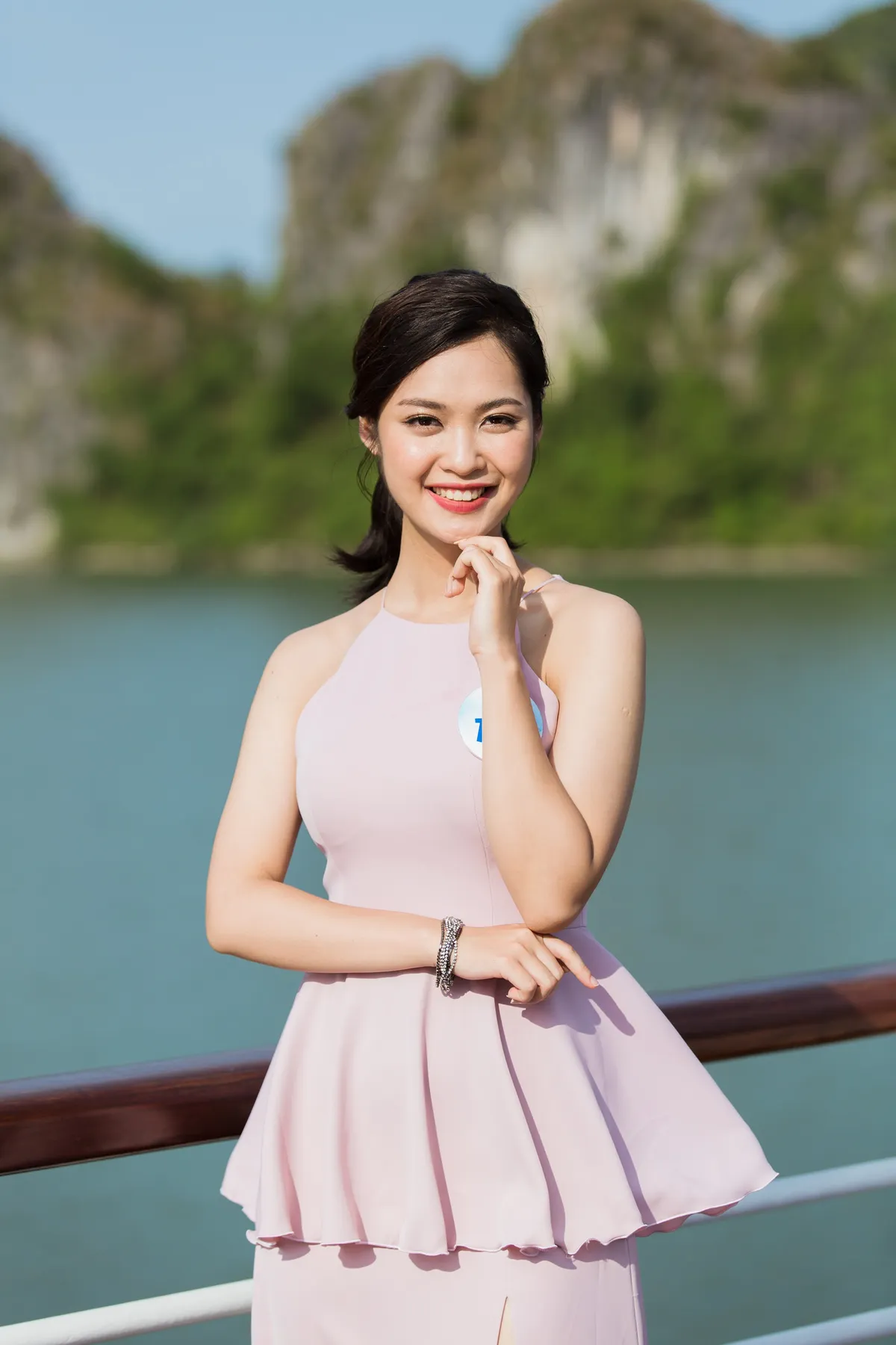 Dàn thí sinh Miss World Vietnam tự tin catwalk trên du thuyền ở Vịnh Hạ Long - Ảnh 4.