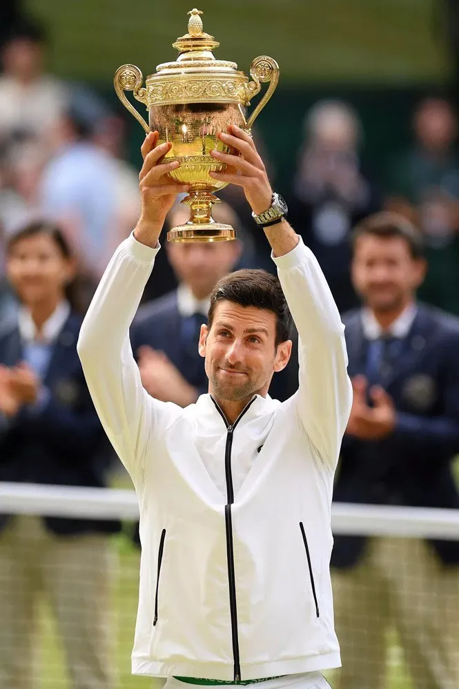 Thắng nghẹt thở Roger Federer, Djokovic bảo vệ thành công ngôi vô địch Wimbledon - Ảnh 2. Thắng nghẹt thở Roger Federer, Djokovic bảo vệ thành công ngôi vô địch Wimbledon - Ảnh 2.