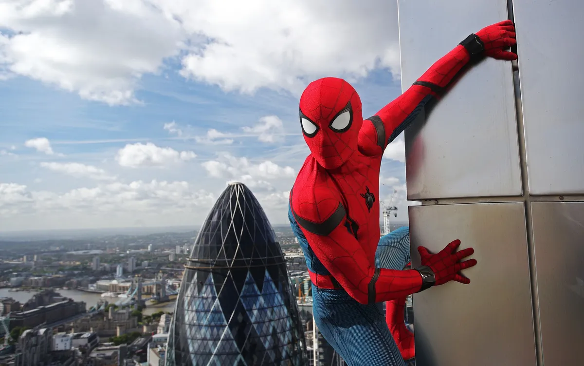 “Spider-Man: Far From Home” vượt mốc 800 triệu USD, tiếp tục càn quét phòng vé - Ảnh 1.