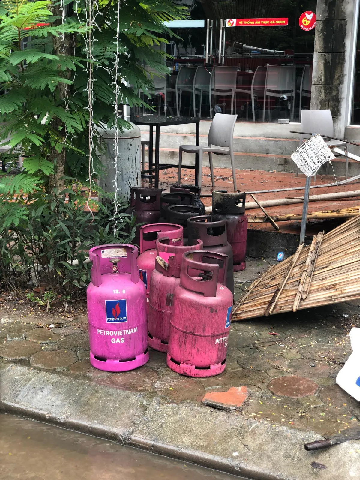 Cháy lớn tại khu đô thị liền kề Thiên Đường Bảo Sơn - Ảnh 1. Cháy lớn tại khu đô thị liền kề Thiên Đường Bảo Sơn - Ảnh 1.