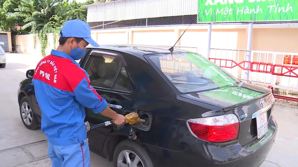 Giá xăng dầu tăng trở lại sau 3 lần giảm liên tiếp - Ảnh 1. Giá xăng dầu tăng trở lại sau 3 lần giảm liên tiếp - Ảnh 1.