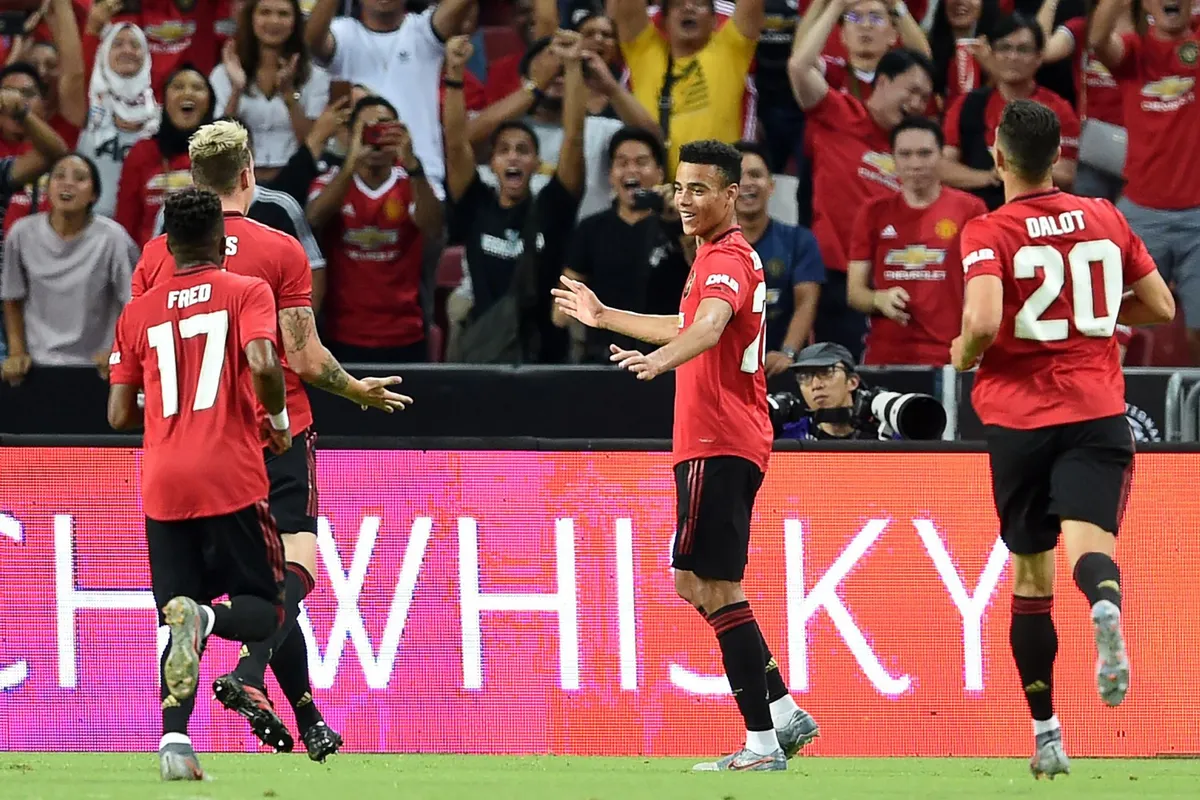 Huyền thoại Man Utd hoài nghi về bộ ba tân binh - Ảnh 1.